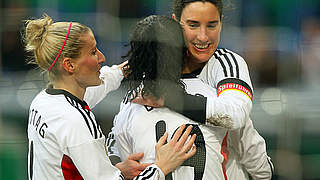 Sieg im 200. Länderspiel: Birgit Prinz (r.) © Bongarts/GettyImages