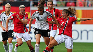In der Vorrunde Norwegen 0:1 unterlegen: Melanie Leupolz (2.v.r) und das DFB-Team © Bongarts/GettyImages