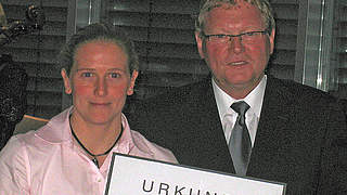 Geehrt: Kerstin Stegemann (l.) und Hermann Korfmacher © DFB