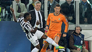 Zweikampf im Klassiker: Turins Asamoah (l.) gegen Ronaldo von Real Madrid © Bongarts/GettyImages