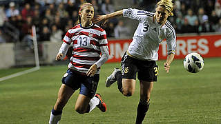 1:1 in Chicago gegen die USA: Saskia Bartusiak im Duell mit Alex Morgan © Bongarts/GettyImages
