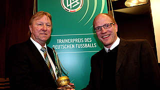 Erster Preisträger: Horst Hrubesch (l.) mit Sportdirektor Matthias Sammer © Bongarts/GettyImages