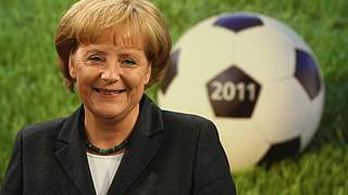 Bekennender Fußball-Fan: Angela Merkel © Bongarts/GettyImages