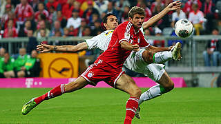 Wer hat diesmal die Nase vorn: Müller mit Bayern (v.) oder Stranzl mit Gladbach? © Bongarts/GettyImages