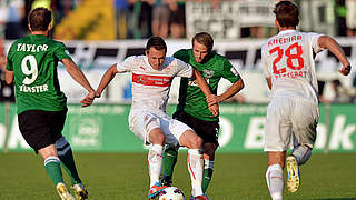 Wiedersehen in Stuttgart: der VfB II um Breier (2.v.l.) gegen Münsters Hergesell © Bongarts/GettyImages