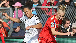 Wiedersehen in der Bundesliga: Celia Sasic (l.) und Wolfsburg-Neuzugang Olga Petrowa © Bongarts/GettyImages