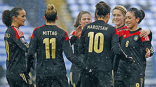 Keine Mühe im winterlichen Osijek: die Frauen-Nationalmannschaft © Bongarts/GettyImages