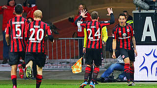 Das Unentschieden wird gefeiert: Joselu, Jung, Rode und Zambrano (v.r.) © Bongarts/GettyImages
