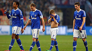 Hängende Köpfe: die Schalker um Höwedes (2.v.l.) nach dem 1:6 gegen Real Madrid © Bongarts/GettyImages