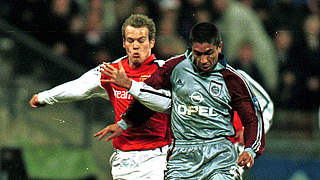 Meeting in 2001: Ljungberg (l.) against Elber © GettyImages