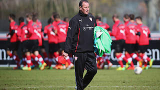 "Eins vor Zwölf": VfB-Trainer Huub Stevens © Bongarts/GettyImages