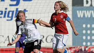 Schönes Tor beim 4:1 gegen Tschechien zur 2:1-Führung: Spielführerin Madeline Gier (l.) © Bongarts/GettyImages