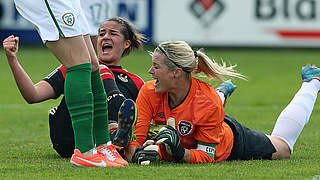 Treffsicher: Rückkehrerin Lena Lotzen bejubelt das 2:1 gegen Irland © Bongarts/GettyImages