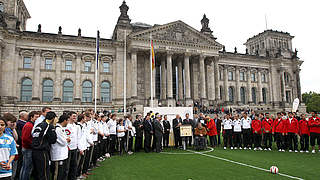 Eröffnete den Tag des Blindenfußballs vor dem Reichstag: Norbert Lammert © Bongarts/GettyImages