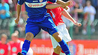 Duell: Hansas Robert Müller (v.) gegen Thomas Ströhl © Bongarts/GettyImages