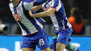 In Jubelpose: Pierre-Michael Lasogga (l.) und Hertha BSC © Bongarts/GettyImages