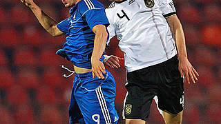 Fight for the ball: Lasse Sobiech (r.) © Bongarts/GettyImages