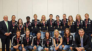 Empfang in der DFB-Zentrale: die U 19-Europameisterinnen © Bongarts/GettyImages