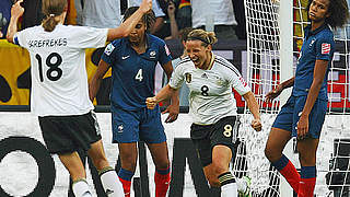 Scored for Germany: Kerstin Garefrekes (l.) und Inka Grings (M.) © Bongarts/GettyImages