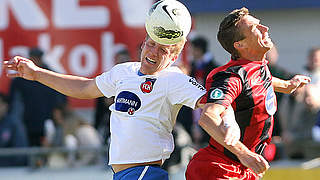 Auch im Zweikampf gleichauf: Wehens Mann (r.) und Heidenheims Weil © Bongarts/GettyImages