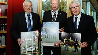 Für Fußball, gegen Gewalt: Zwanziger, Witthaut, Rauball (v.l.) in Frankfurt © Bongarts/GettyImages