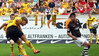 Entscheidender Treffer: Dresdens Koch (l.) köpft gegen St. Pauli ein © Bongarts/GettyImages