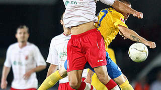 Verbissenes Duell: Jahns Klauss (l.) gegen Staffeldt © Bongarts/GettyImages