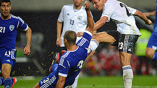 First strike: Mario Gomez (r.) scores © Bongarts/GettyImages
