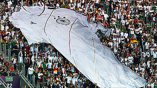 Tolle Choreographie: die deutschen Fans bei der EURO 2012 in Polen und der Ukraine © Bongarts/GettyImages