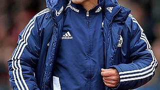 Verfolger Nummer eins: Schalke-Trainer Bernhard Trares © Bongarts/GettyImages
