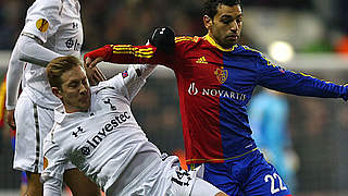 Im Zweikampf gegen Basels Salah: Tottenhams Holtby (l.) © Bongarts/GettyImages