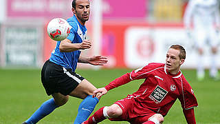 Keine Tore in der Pfalz: Lauterns Jan-Lukas Dorow (r.) gegen Triers Touad Brighache © 1. FC Kaiserslautern