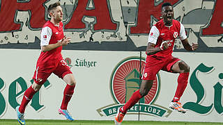 Two goals in Bielefeld: Sanogo (r.) © Bongarts/GettyImages