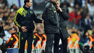 Die Trainer an der Seitenlinie: Jürgen Klopp (M.) und Reals Jose Mourinho (r.) © Bongarts/GettyImages