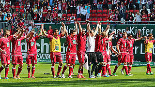 Relegation im Blick: Jubeln die "Roten Teufel" am Sonntag erneut © Bongarts/GettyImages