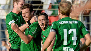 Auftaktsieg: Der 1. FC Schweinfurt jubelt © Bongarts/GettyImages