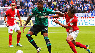 Aufwärtstrends auf dem Prüfstand: Boateng (l.) gegen Baumgartlinger © Bongarts/GettyImages