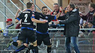 Four goals at Düsseldorf: Mahir Saglik of Paderborn (2.f.r) © Bongarts/GettyImages