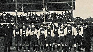 1908: die erste DFB-Auswahl mit Premierentorschütze Fritz Becker © DFB