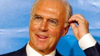 Große Ehre für OK-Präsident Franz Beckenbauer © Bongarts