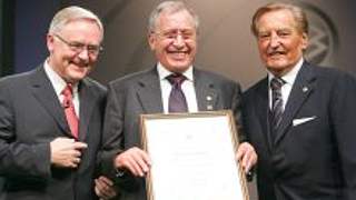 Horst R. Schmidt, Franz Böhmert <br>und Gerhard Mayer-Vorfelder (von links) © Bongarts