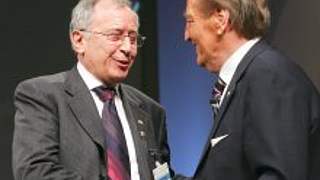 Dr. Franz Böhmert und<br>DFB-Präsident Gerhard Mayer-Vorfelder © Bongarts