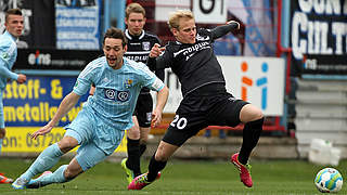 Umkämpftes Spiel: Chemnitz' Maik Kegel (l.) gegen Halles Sören Bertram © Bongarts/GettyImages