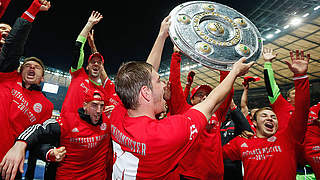 Historischer Meistertitel: die Bayern um Götze (r.), Kroos (v.) und Müller (l.) jubeln © Bongarts/GettyImages