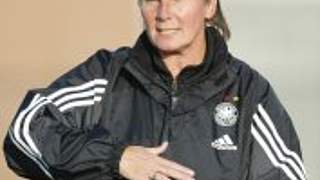 DFB-Trainerin<br>Tina Theune-Meyer © Bongarts
