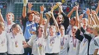 Die DFB-Frauen 2003 beim Titelgewinn © Bongarts