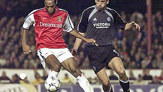 Schalker "Schreckgespenst" 2001: Arsenals Henry (l.) trifft doppelt © Bongarts/GettyImages