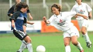 Wieder erstklassig: Die Frauen<br>aus Niederkirchen (dunkles Trikot) © Harder