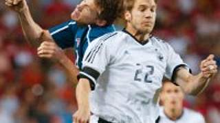 Torsten Frings im Kopfballduell © Bongarts