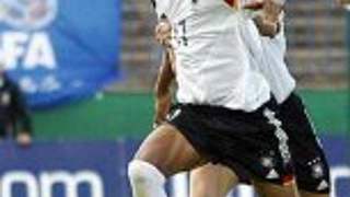 Kevin-Prince Boateng bejubelt <br>sein Tor gegen Griechenland © UEFA